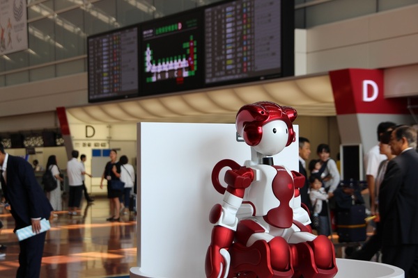 Hitachi presents future train station concept, including robots and real-time service adjustments